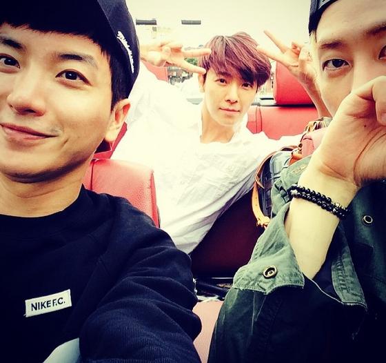 soompi's tweet photo. #SuperJunior to Share Their Overseas Travels Through Reality Show "One Fine Day" http://t.co/yeha8hijPH http://t.co/ZuVpYtzpIi