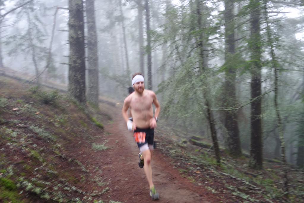 iRunFar's tweet photo. David Jeker (+27') is running in 17th at mile 35.6. #TNF50 #ThankGoodnessItsNotJeter http://t.co/ZsANaJNNRj
