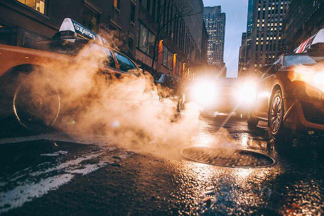 nyc_everything's tweet photo. #NYC #Manhattan #NewYorkCity #Traffic #Taxi #5thAve http://t.co/PTh60bVWz6