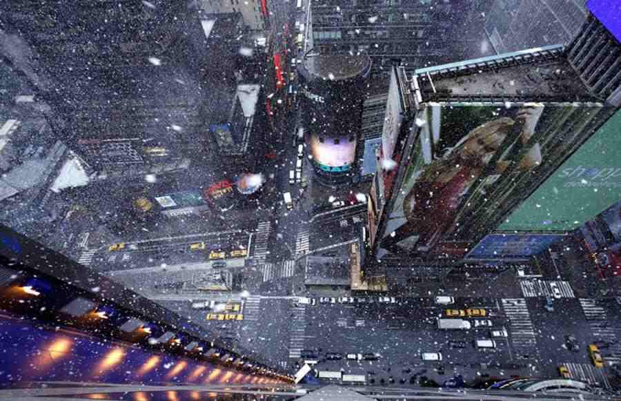 nyc_everything's tweet photo. #BirdsEyeView #BigApple #CityLife #TimesSquare #Snow #Winter #Holidays #Snowing #Manhattan #CityThatNeverSleeps http://t.co/s986BhYe0I
