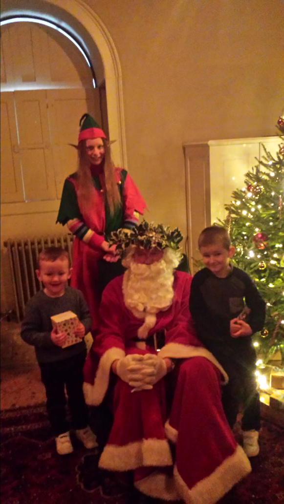 oswell18's tweet photo. Boys meeting santa. 🎅🎄 http://t.co/IvRSwwxFgE