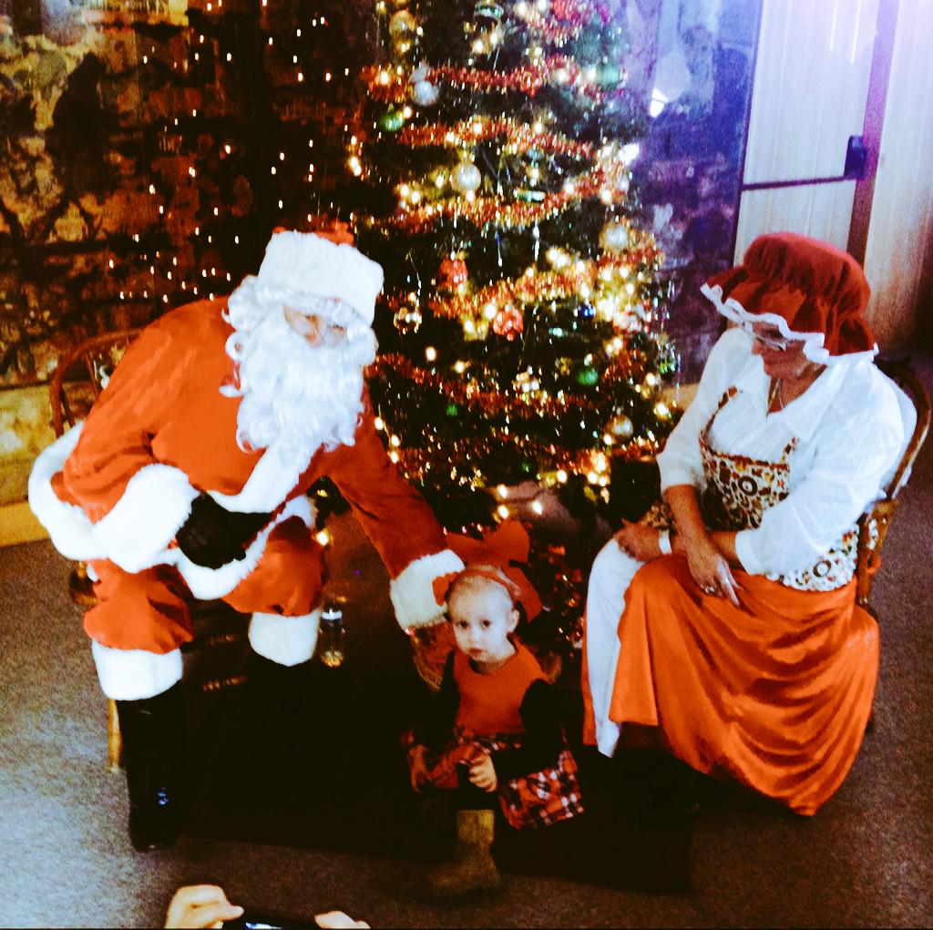 WriterGirlNic's tweet photo. At #Evart Christmas Carnival today-#SantaandMrsClaus look suspiciously like Sen. Darwin Booher #ruralreporting http://t.co/HD83BUL2Jn