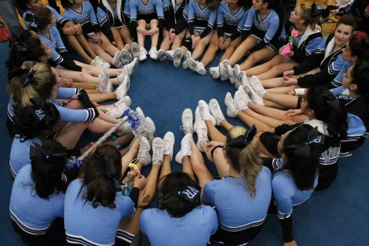 VRYearbook's tweet photo. Throwback to a cheer comp last year...good luck to our AMAZING cheer team at State today! #VRCheer 💙🐾 http://t.co/SRZWfmqZs3