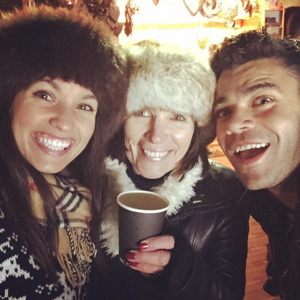 JustOurStall's tweet photo. Team #JustOurChalet having tons of fun on a frosty Saturday @StAXmasMarket #christmasmarket  #SmallBizSatUK http://t.co/XX6a2ITg6x