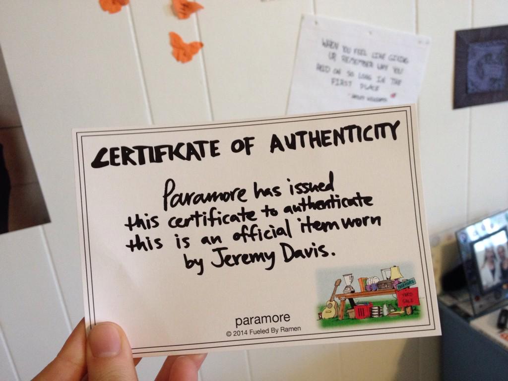 grubb_hannah's tweet image. Just got @schzimmydeanie 's shirt, so happy😊 #ParamoreYardSale @aliceadamsfdn @yelyahwilliams @paramore