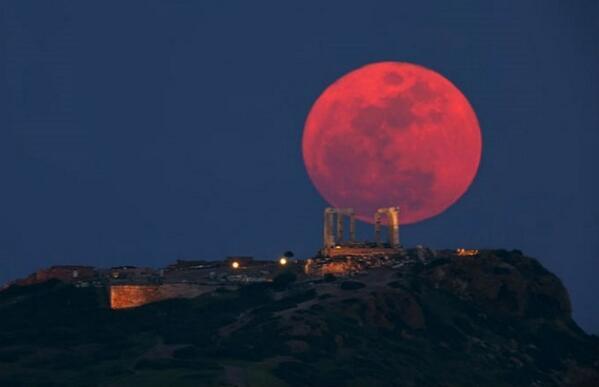 magico_paisaje's tweet image. #PrimerEclipseDel2014 “La luna de sangre” 
►El punto máximo del eclipse 02:46 horas.   ¿En dónde lo verán?