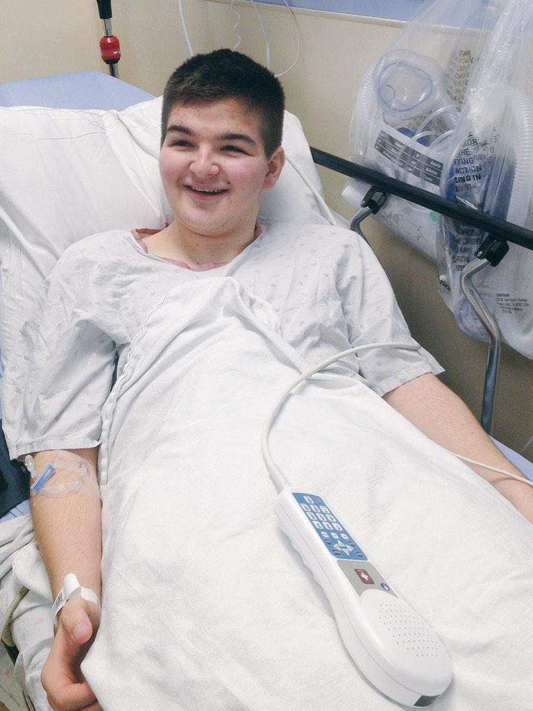 stinkypinky96's tweet photo. His face is still a little swollen, but we're on a CODE GREEN now. #Blunta will be okay. #StillUglyDoe http://t.co/KSyCixxy0C