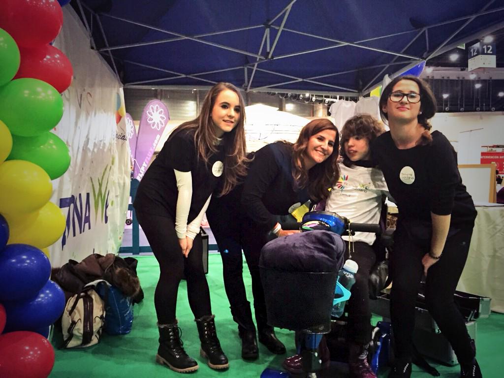 Temimamos's tweet photo. Un placer poder colaborar con @FundacionWe en @DABADUM maquillando a las niñas #Dabadum #temimamos #ocioinfantil http://t.co/jtG0MBURhj