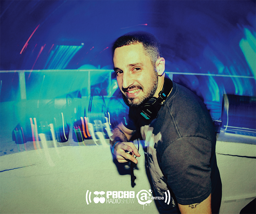 PachaFloripaMP's tweet photo. NOVO HORÁRIO: Pacha Radio Show está no ar às 17h para toda SC. Sintonize na @rede_atlantida, set de Rodrigo Ferrari. http://t.co/mnyVvuy21F
