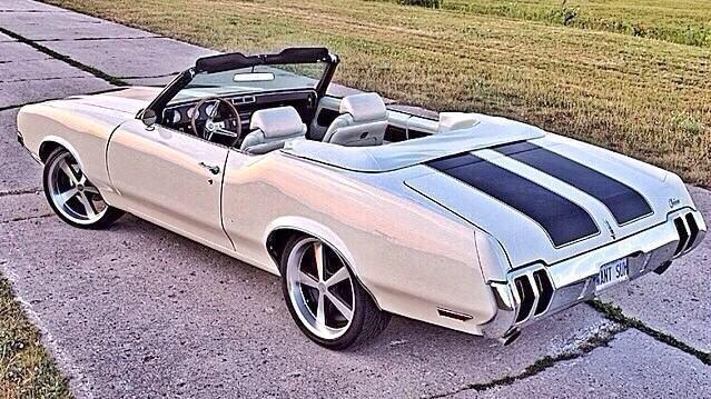 PureMuscleCars's tweet photo. 1970 Oldsmobile Cutlass http://t.co/tybBZkACV2