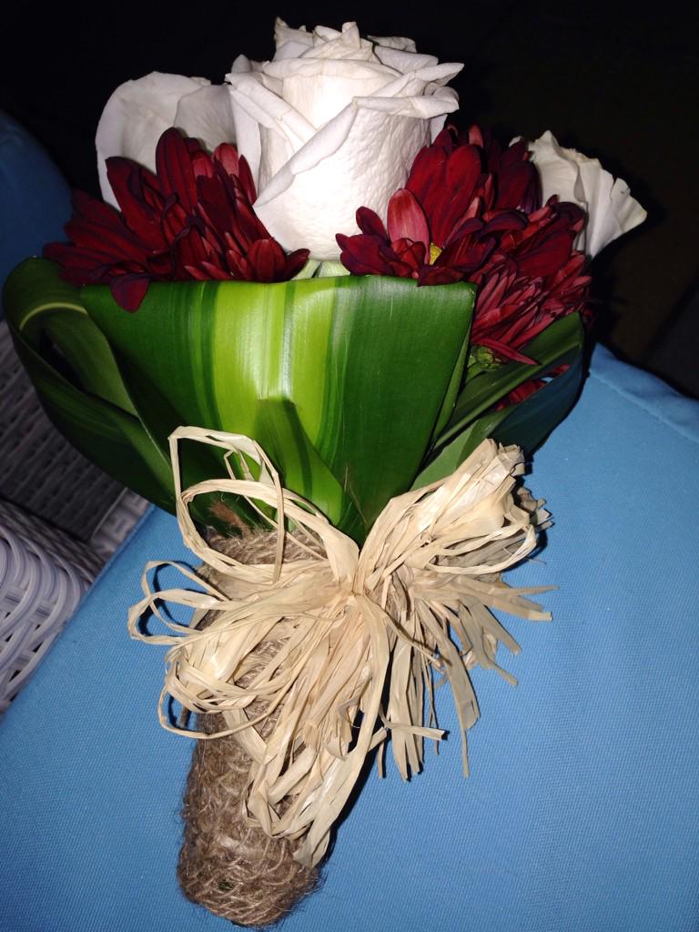 micamy98's tweet photo. @MattGrevers threw his flowers at me :)
#beast #USA #FINA2014DOHA http://t.co/7HjU5zBGEH