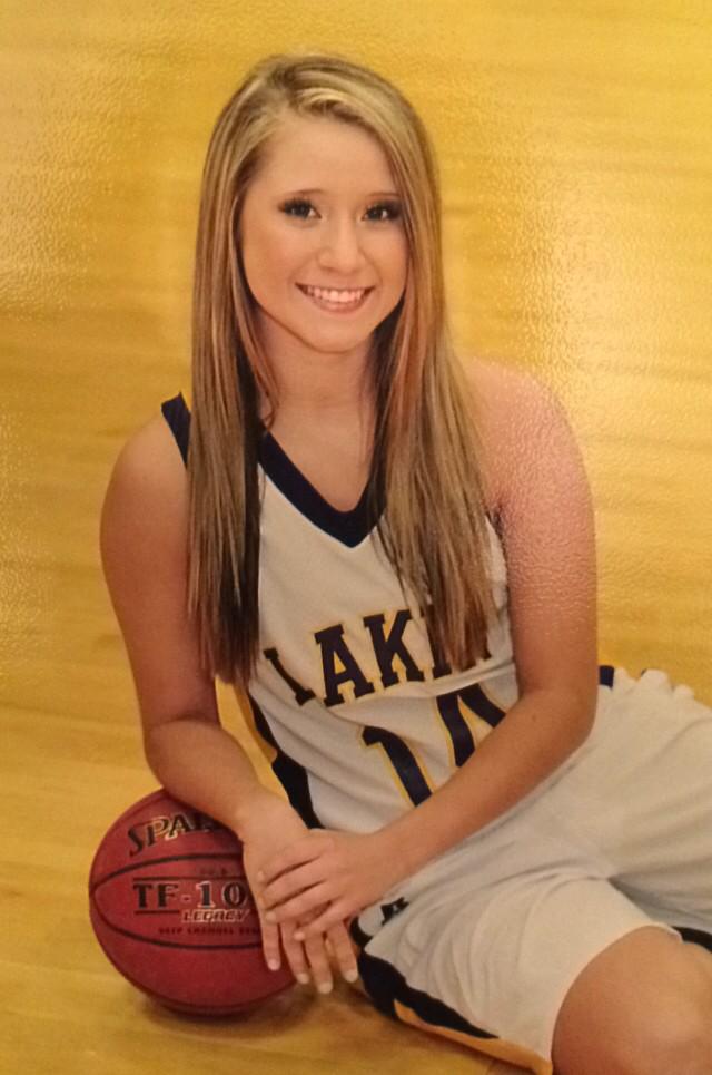 MollieC14's tweet image. It's crazy how fast time flies! #Senior15 🏀💜💛