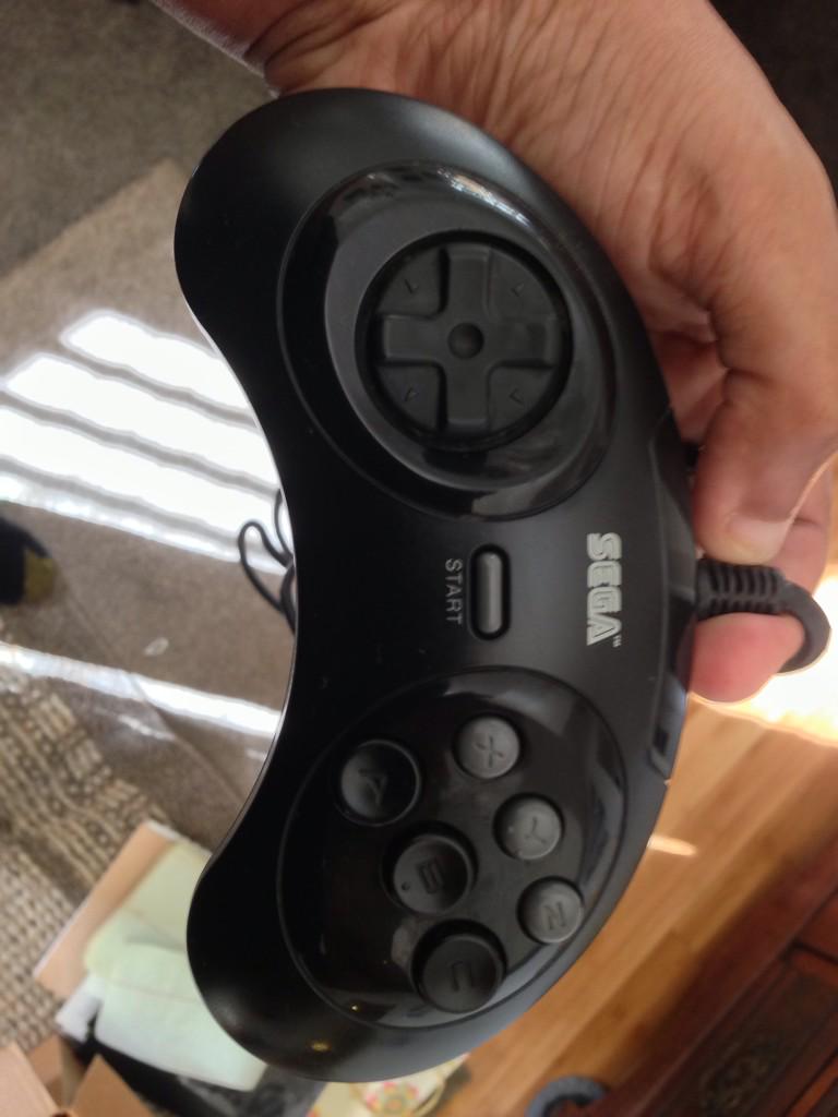 Twitchfactor's tweet image. One of the finest controllers ever made. #sega #6button #streetFighter