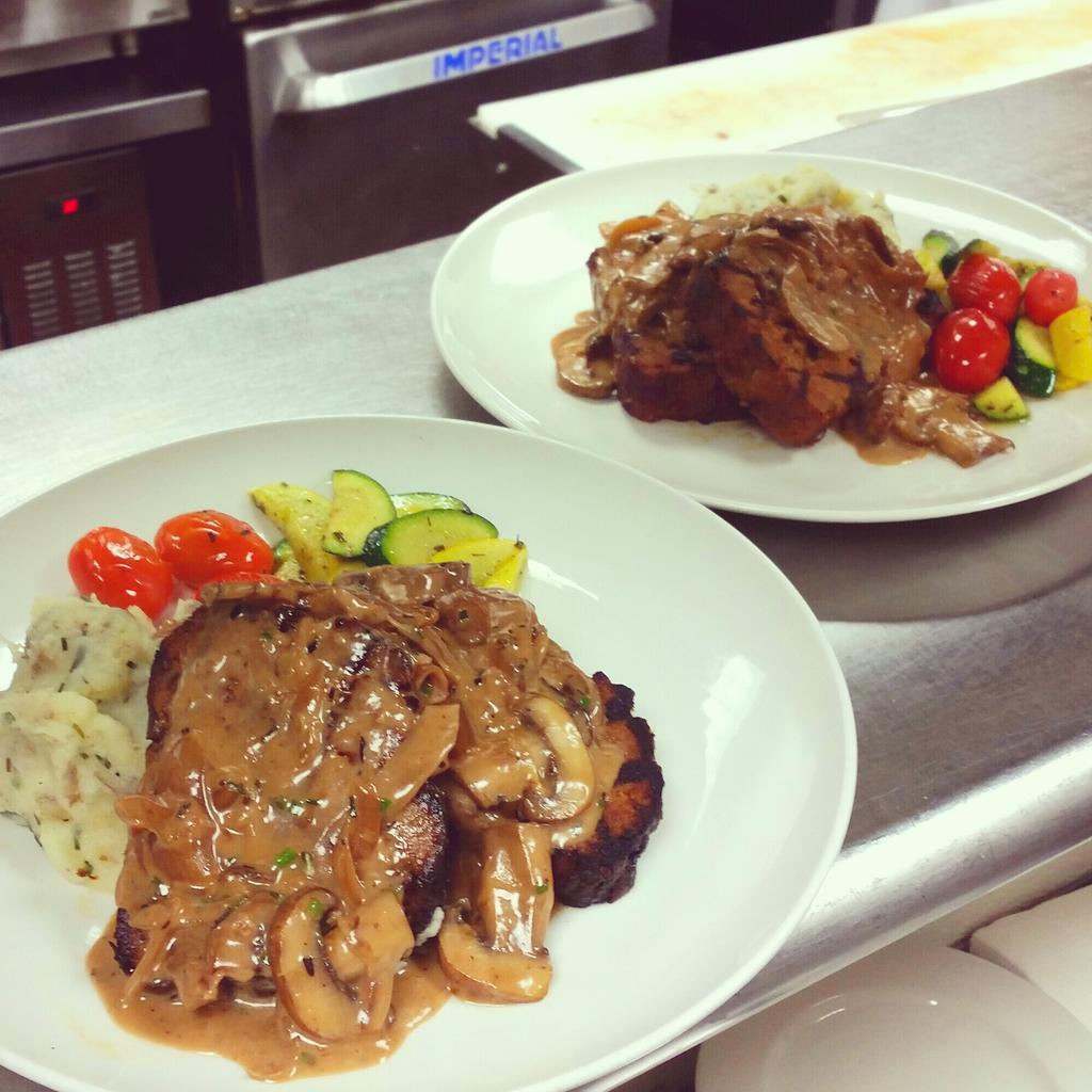 UnionSocial's tweet photo. #ChefRame's Dinner Feature: CHORIZO HOUSE MADE MEATLOAF with a caramelized onion &amp; mushroom gravy #UnionSocial http://t.co/acyoSBhu1h