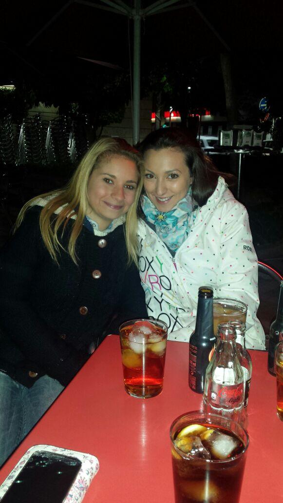 NereJaen's tweet photo. Echando una copita con mi niña 😊  te quiero @rociiomorena93 http://t.co/Y9DDIvaal1