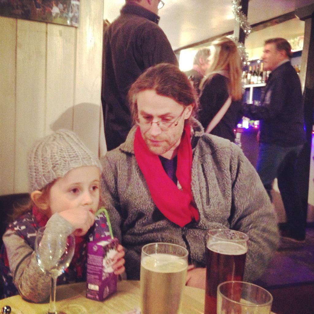 Lovely time at Oundle christmas market this evening followed by a few glasses of fizz <a href="/SmithsatNo4/">Smiths at No 4</a>