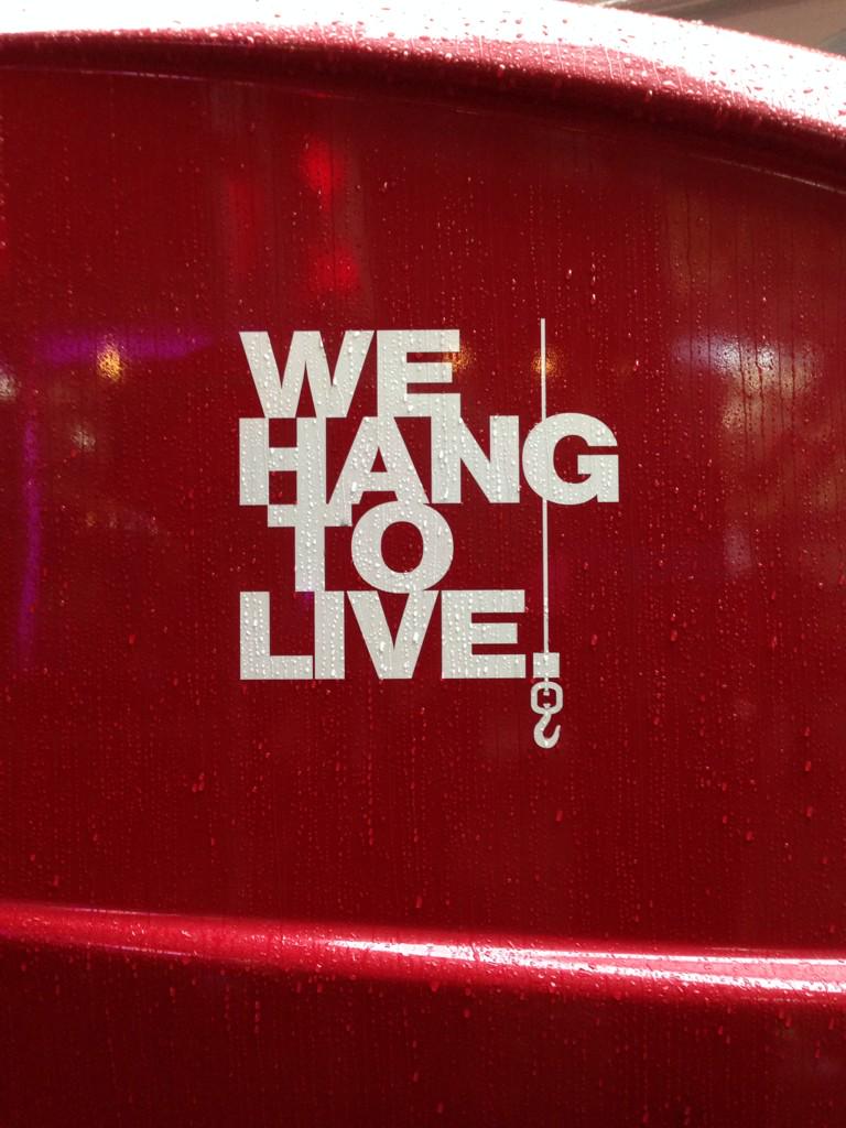 ldescloix's tweet photo. @agnes_europe " we hang to live" @NorthShoreNeon http://t.co/F3HrPX6s89