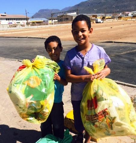 ChevsLife's tweet image. Litter Warriors blog chevslife.com/2014/12/06/lit… with @BloubergBC @simonjgood @ChrisKastern @FishHoekSurf @FishHoekValley