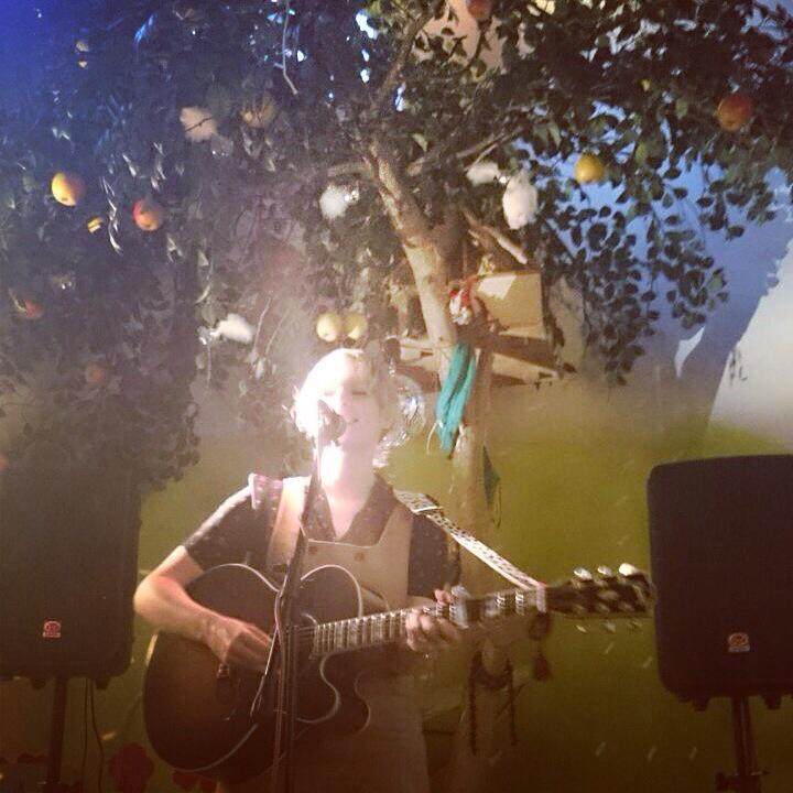 GittaDeRidder's tweet photo. A lovely day today big thanks to everyone there and to @CafeetjevMarja for having me!! #ComeFindMe @KINGPLAYMUSIC http://t.co/AsYviGgRMb