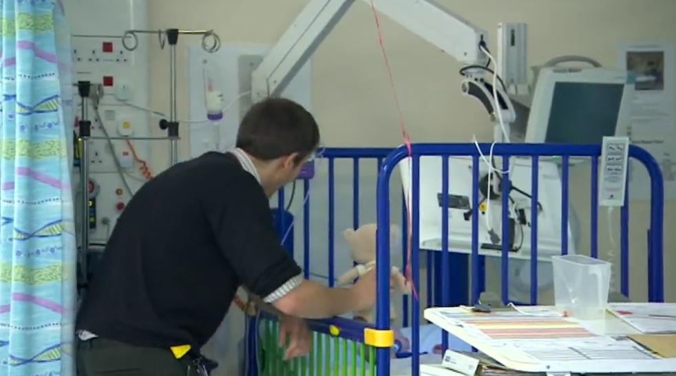 BhamUpdates's tweet photo. VIDEO: Birmingham Children's Hospital may be seeing the start of an Influenza A epidemic. http://t.co/FLMG61ZBjO http://t.co/VQsupM2h3x