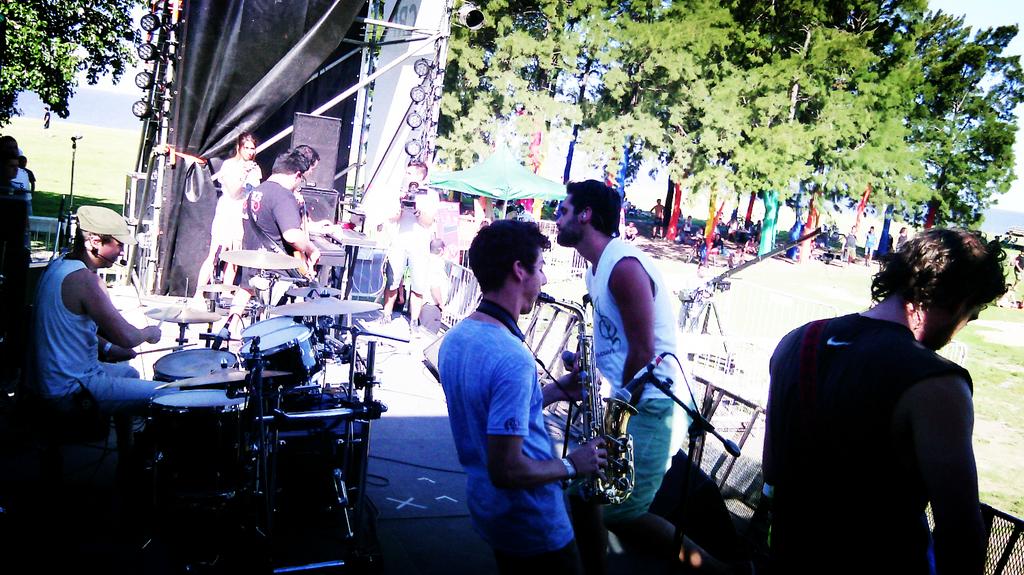 9menoscuarto's tweet photo. Ya salimos a la cancha #BandaVL, hermosa tarde de rock. http://t.co/PuAsRKeYzl