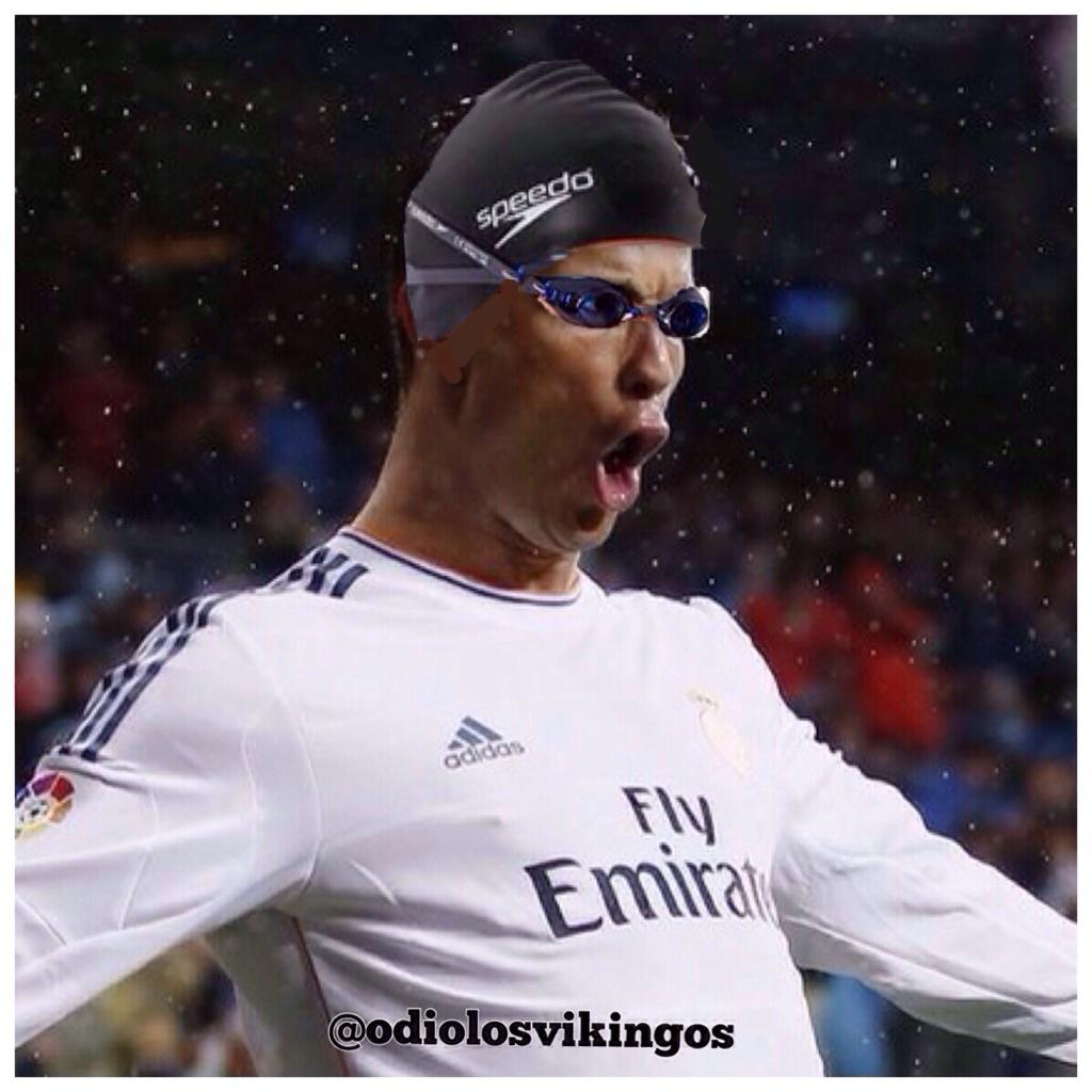 Iontx's tweet photo. #RoboAlCelta En lugar de balón de oro va a por la medalla #Cristianopiscinazo http://t.co/DhjHoCDNnj""