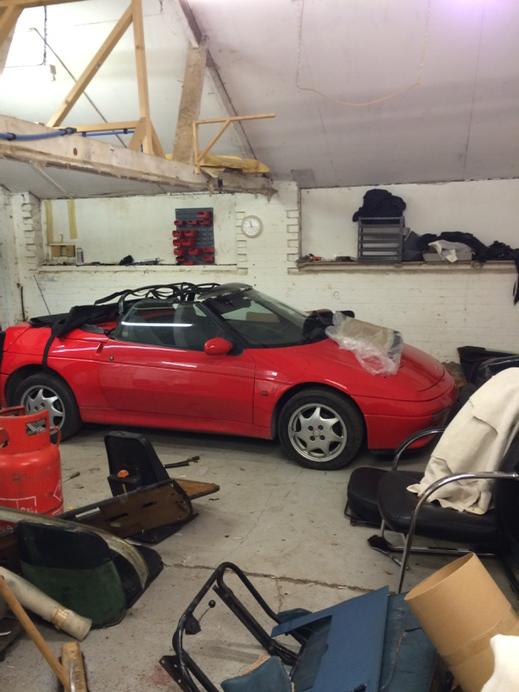 AutoTrimMK's tweet image. New hood and leather seats for this lucky lotus owner. Call 07850623060 for all upholstery repairs