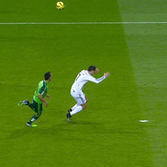 edgargf__'s tweet photo. Hola @Tebasjavier, este tipo de violencia supongo que la controlareis también, ¿no? #FairPlay #RoboAlCelta http://t.co/WQBh7Mev8i