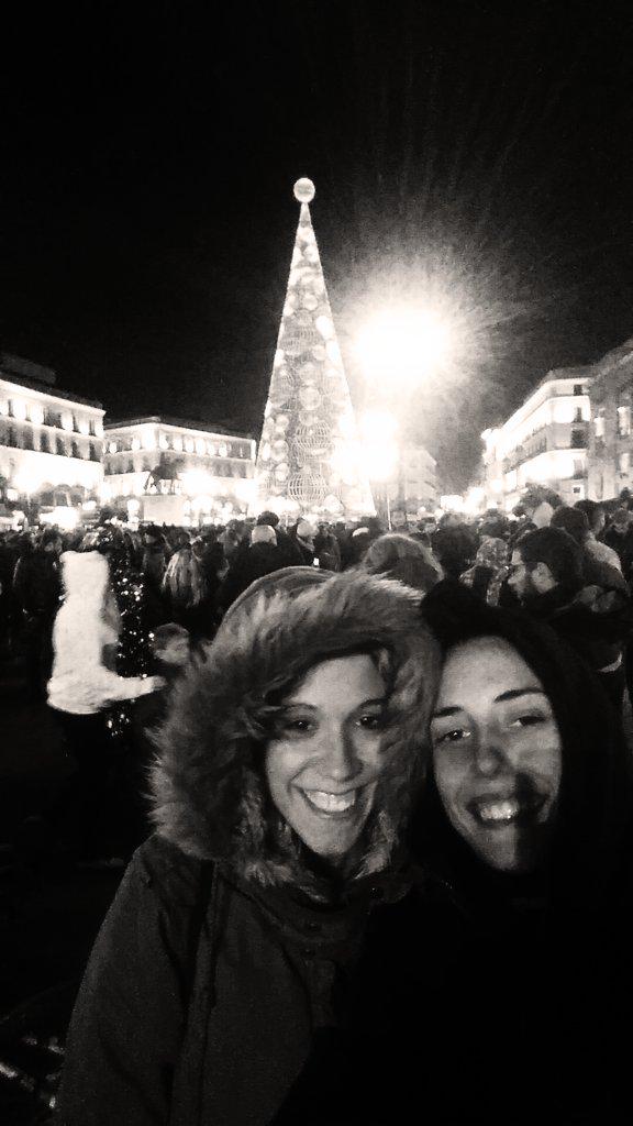 nerea7atm's tweet photo. Tres horas de pie, pero ya tenemos el gordo @Saara21S http://t.co/jog0nICfVd