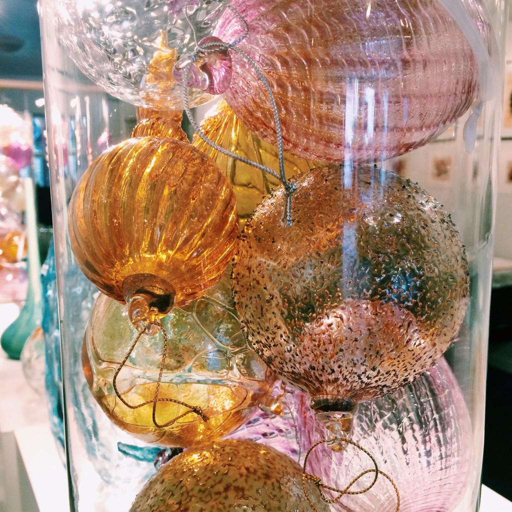 busgallery's tweet photo. Gorgeous #holiday #ornaments available today and tomorrow at BUS! #localmade #glass #handblown #sale #sanfrancisco http://t.co/x7MTVIdNcO