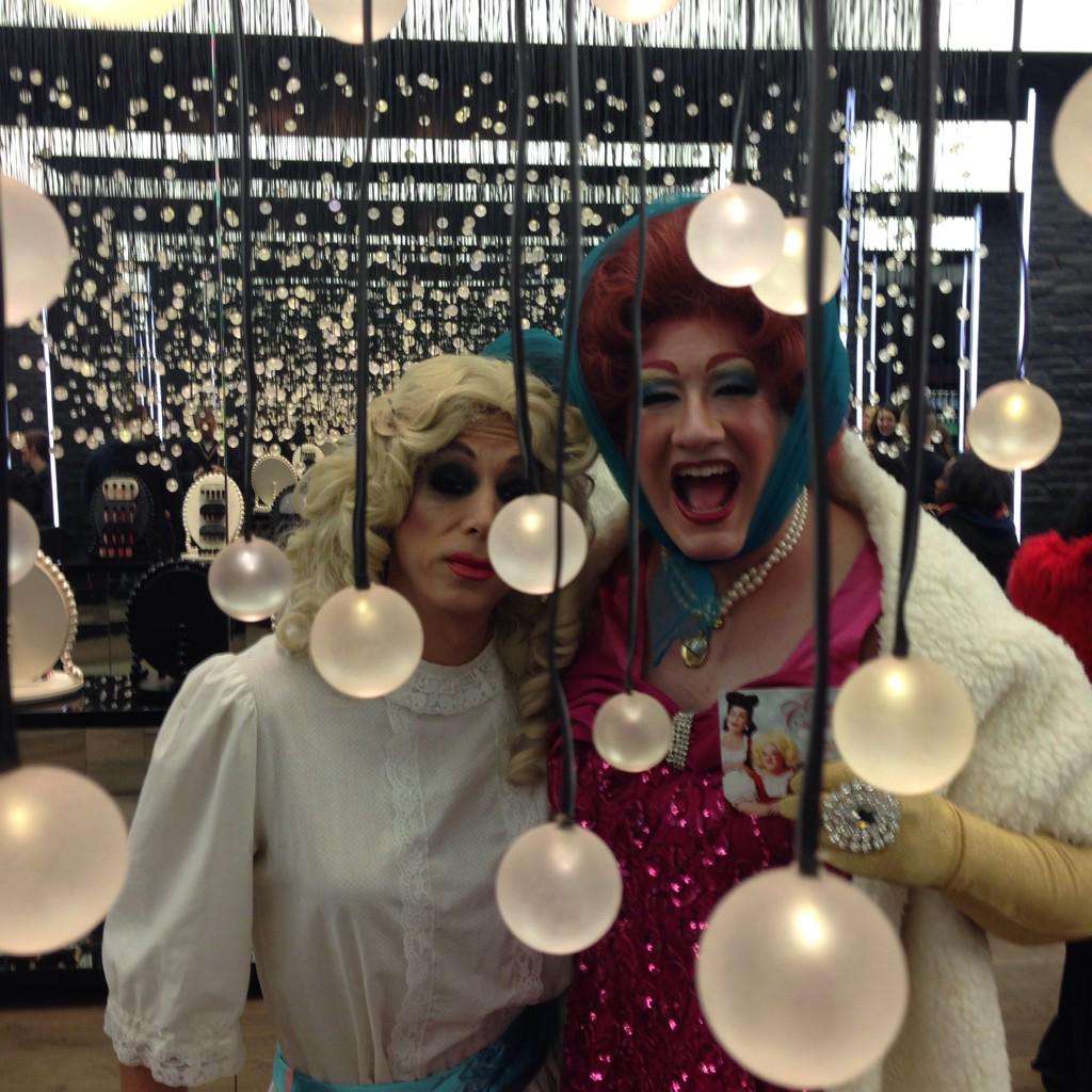 mclarkmakeup's tweet photo. Christmas with The Crawfords @MAC Soho! #maccaroling #maccrawfords http://t.co/4h9JsZAo9t