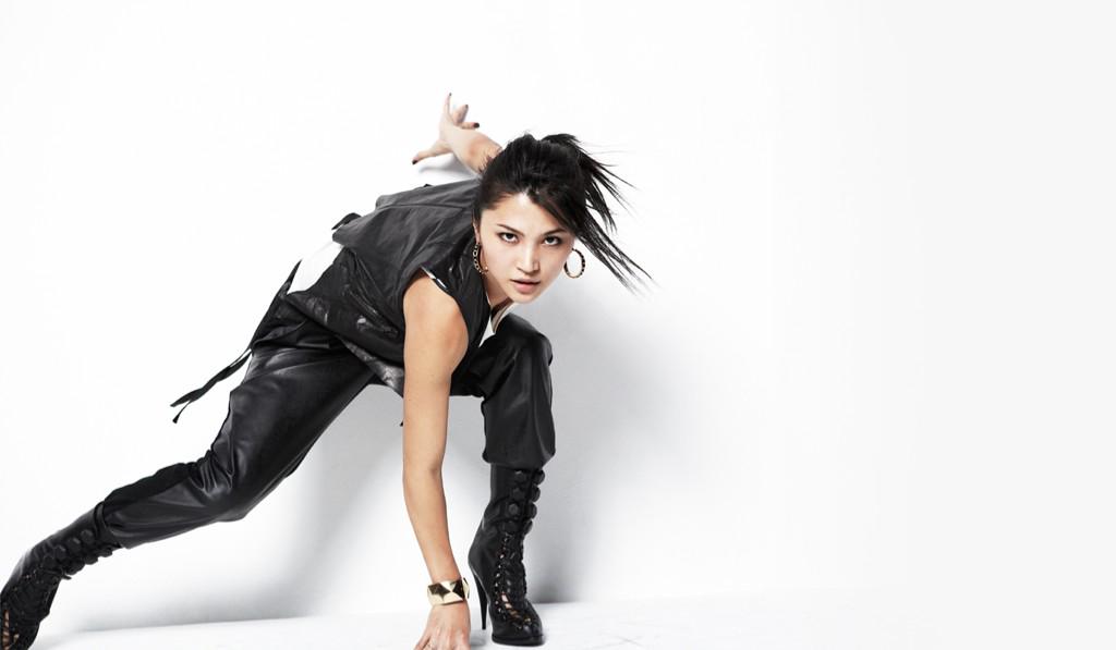 おどりびと 情報局 仲宗根 梨乃 またはリノ ナカソネ ラザランは 日本のダンサー 現在 アメリカロサンゼルスを拠点に活動している 1979年 昭和54年 沖縄県那覇市で生まれた 幼い頃からマイケル ジャクソンとジャネット ジャクソンが好きだっ