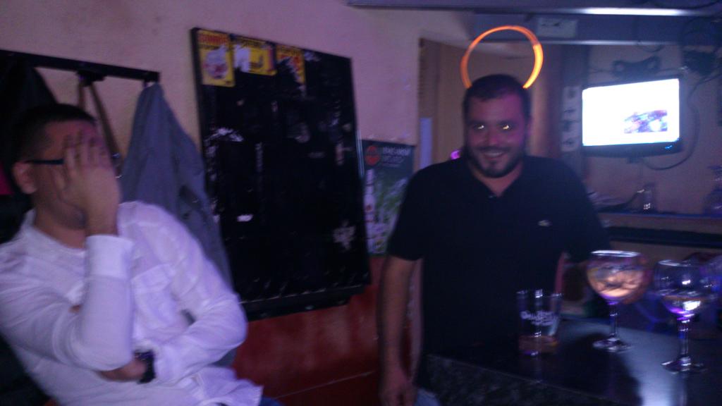 pardoslaura's tweet photo. @trastrasdaroca gente cojonuda http://t.co/Rg2kIW3aTb