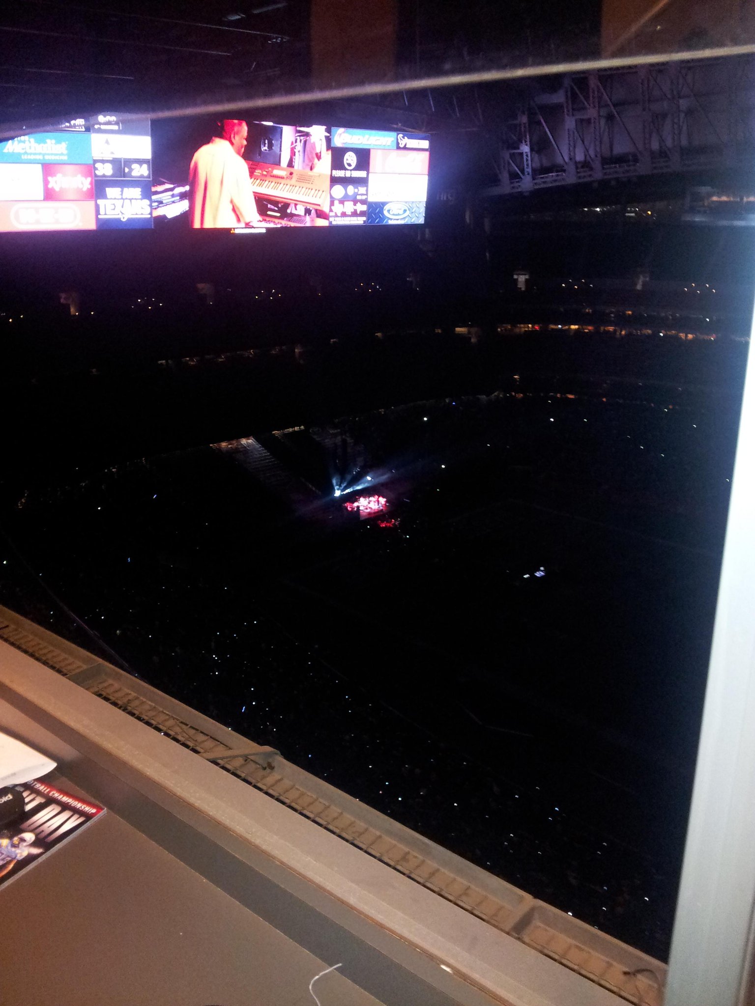 Finishing up the post game of Championship in time to sing Happy Birthday to Frankie Beverly!! 