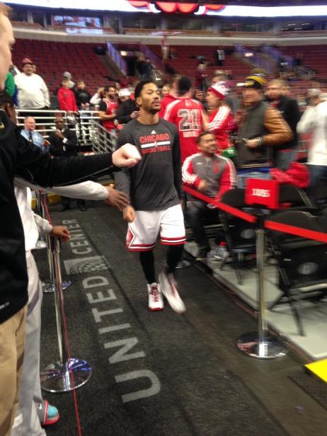 El_Unzi's tweet photo. β@MonchiC__8: D.Rose #Way2Close http://t.co/A5Q3YJyPbxβ tell him to start playing good no mames
