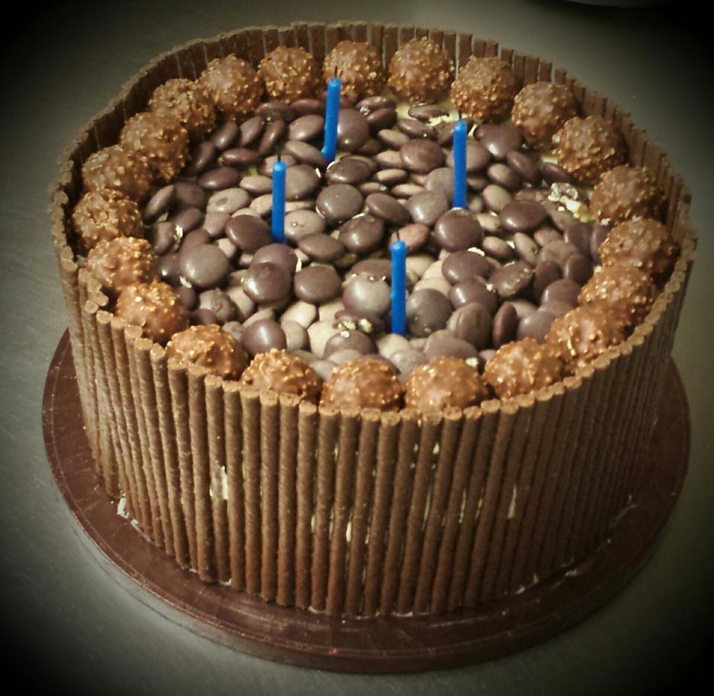 HMHCakes's tweet image. 30th birthday cake for my chocoholic boyfriend! @cakepornuk @Baked4_U @cake_anyone @Chunkypeanuts