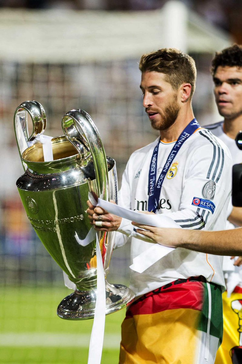 thsunmoontruth's tweet photo. 300 partidos partiéndote la cara y el alma por el escudo. Gracias por todo. @SergioRamos http://t.co/fRuLAHYyaH