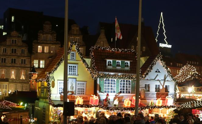 CropApp's tweet photo. Nicht allein zum #Weihnachtsmarkt in #Bremen? Finde mit @CropApp #Freunde für spontane Events http://t.co/8WZaXkDR8V http://t.co/a0GJxV0Ww1