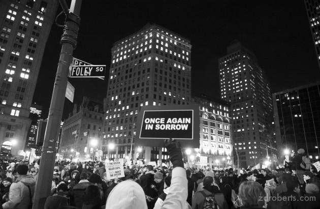 Greg_Palast's tweet photo. Powerful photo gallery from @zdroberts who's been chronicling the #EricGarner protests in NY http://t.co/C3vZeQ6sP9 http://t.co/g1FqPl1rwD