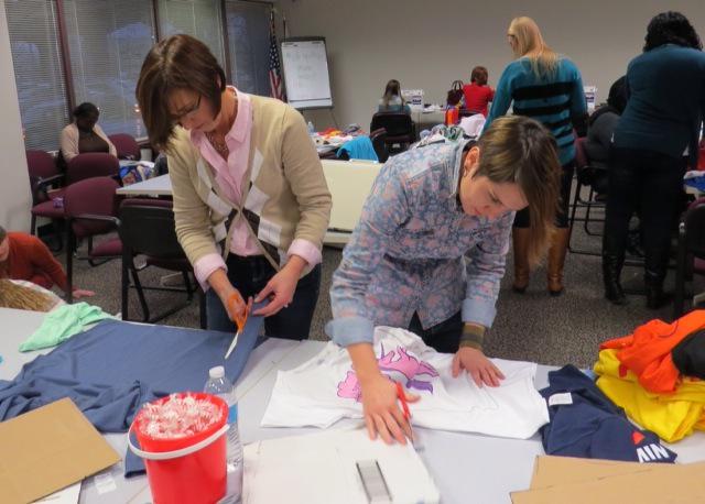 unitedwaySWPA's tweet photo. #WomensLeadershipCouncil volunteers made 10 quilts for #HomeLost at yesterday's #UnitedWaySewIn! http://t.co/qxHY87B7y6
