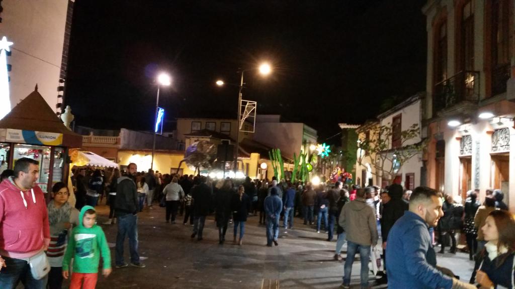 Benyikanario's tweet photo. #LNBLaLaguna una noche extraordinaria, con animaciones, una afluencia de público importante, Felicidades #LaLaguna http://t.co/zxjEZUVDrm