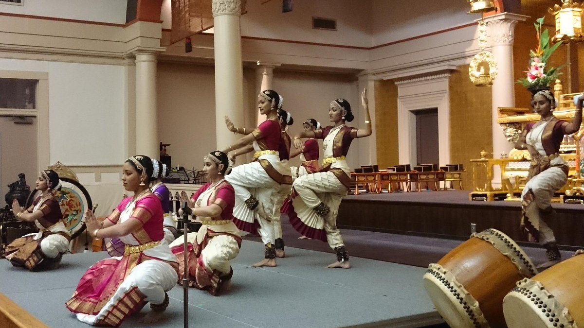 k808a's tweet photo. Kinnara Gagaku &amp; Arpana Dance Co. did great benefit concert last night for @PacBuddhistAcad Beautiful show! http://t.co/hQ5fZ3oeFS