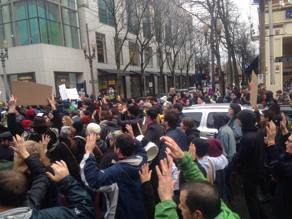 michaelbivins44's tweet photo. Nothing like walking the wrong way down a one way street. #Portland #FergusonPDX #Ferguson #MikeBrown #ICantBreathe http://t.co/doQiNyVyK5