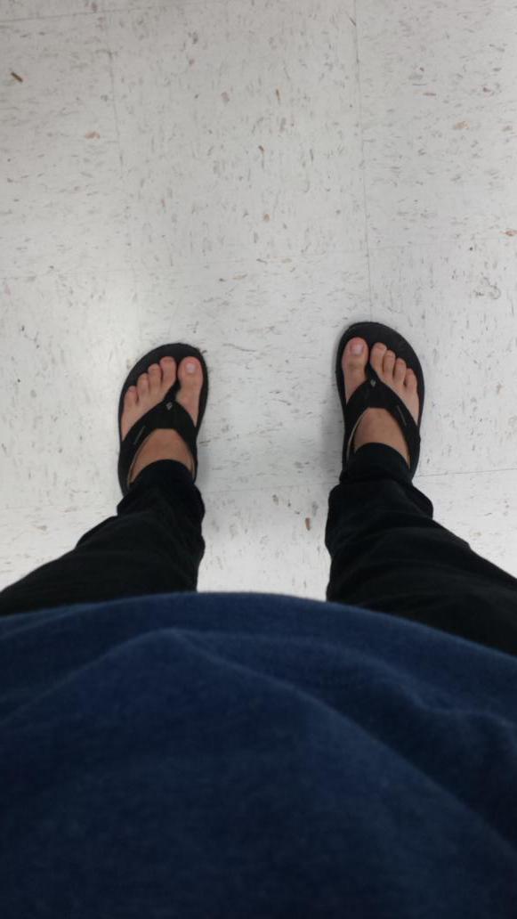 People who wear flip flops in thw winter #ballers