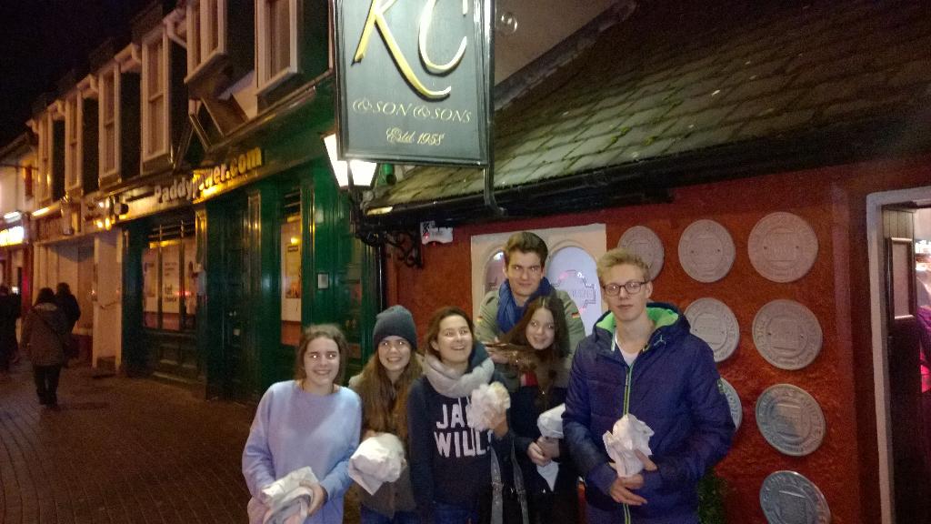 barrabuckley's tweet photo. @BGSmessages Boarders after cinema and KC's #fullirish #cantmove http://t.co/SKVgFukxwv