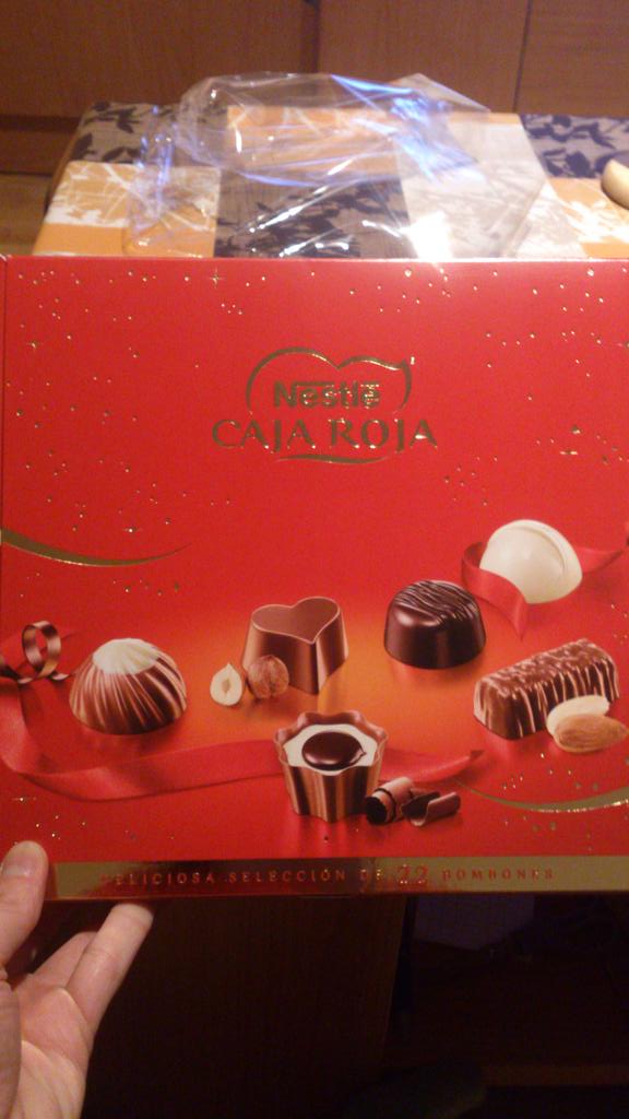 espada_aroco's tweet photo. #Regalito#sorpresa#postre#aniversario
#ElMejorSinDuda @lominchar89 http://t.co/w9DEWgl32e
