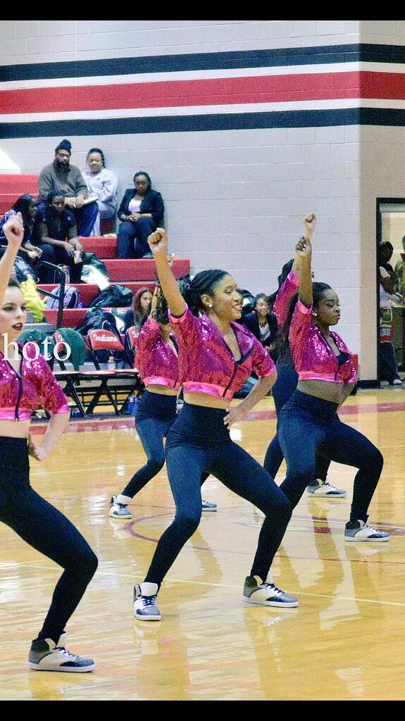 LydiaaLoveeeeee's tweet photo. @indianettes Ayeeeee out action shots on fleek 👀🔥🔥🔥👯👯😊😊😊😊 #indianettes Girls Varsity Half Time 😘 http://t.co/9sk1UEdIPG