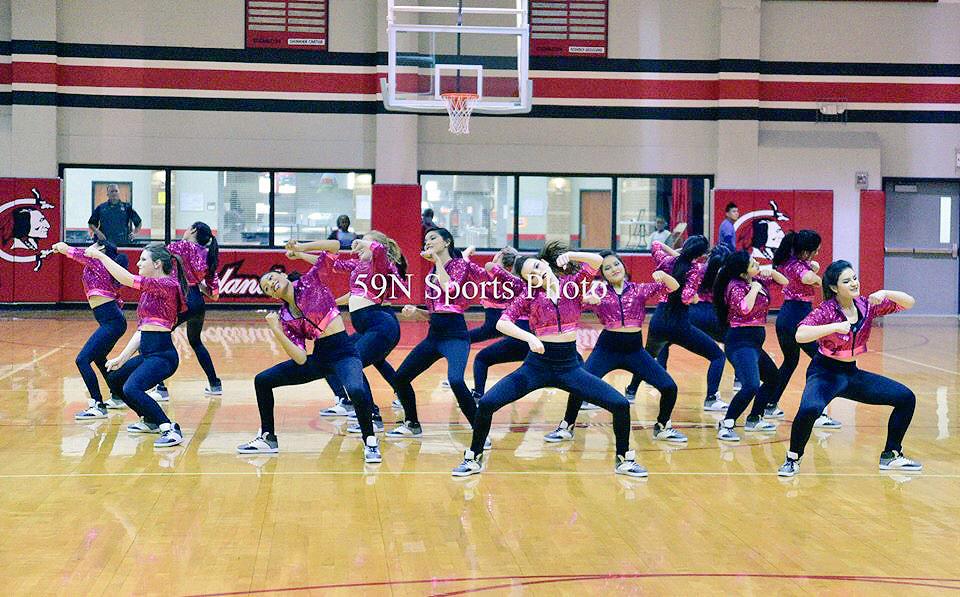 LydiaaLoveeeeee's tweet photo. @indianettes Ayeeeee out action shots on fleek 👀🔥🔥🔥👯👯😊😊😊😊 #indianettes Girls Varsity Half Time 😘 http://t.co/9sk1UEdIPG