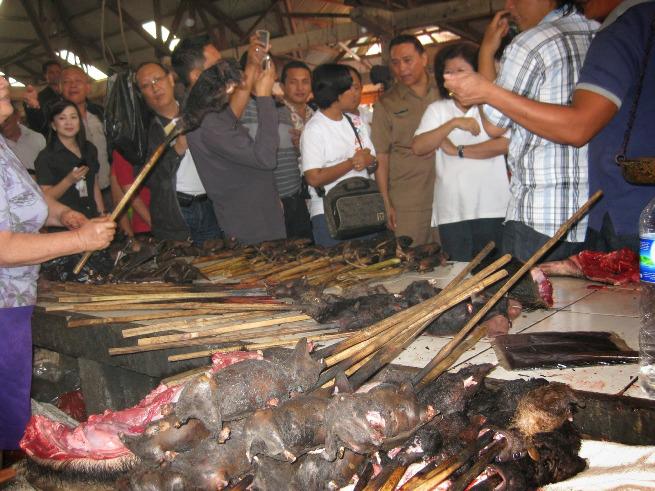 Ekstrim Foto2 Pasar  Tradisional Minahasa di  Tomohon 