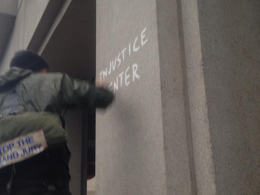 michaelbivins44's tweet photo. @GlobalRevLive Justice Center has been officially renamed. #Portlandia #Portland #FergusonPDX #ICantBreathe #PDX http://t.co/4SbNHuLiiA